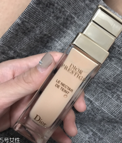 迪奧花蜜010粉底好用嗎？白得十分自然