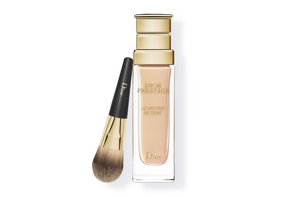 迪奧花蜜010粉底好用嗎？白得十分自然