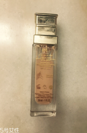 迪奧花蜜粉底液好用嗎？霧面美顏效果