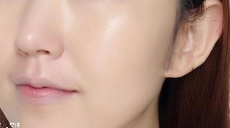 粉底試色怎么試？試用色號(hào)至少三種