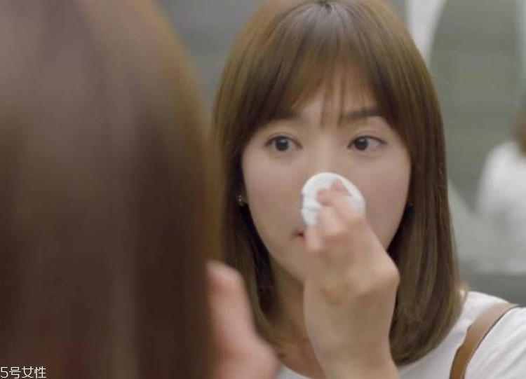 粉底試色怎么試？試用色號(hào)至少三種