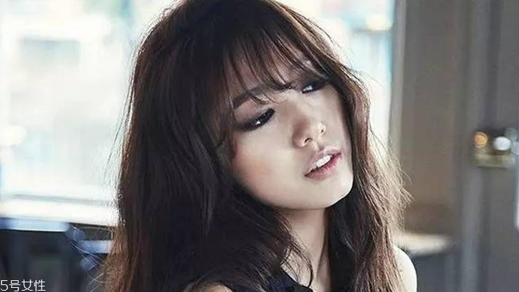 1分鐘扎頭發(fā)的方法 三種豐盈好看的懶人扎發(fā)發(fā)型 1分鐘扎頭發(fā)的方法 三種豐盈好看的懶人扎發(fā)發(fā)型