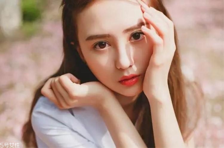 什么顏色的眼影顯白？這三種色號誰涂誰白