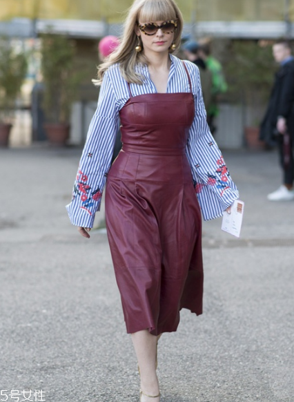 吊帶連衣裙怎么搭配？疊穿法給你帶來驚喜