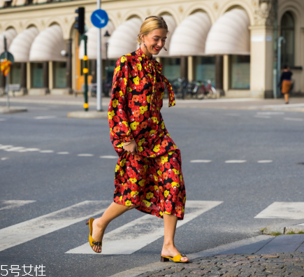 長袖連衣裙配什么鞋子？時髦又好看
