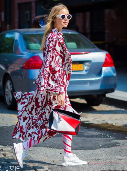 長袖連衣裙配什么鞋子？時髦又好看