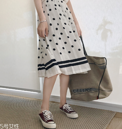 帆布鞋上的泥漬怎么去？巧妙去除泥漬