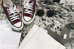 帆布鞋上的泥漬怎么去？巧妙去除泥漬