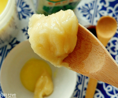 蜂王漿是什么味道？辣味跟酸味