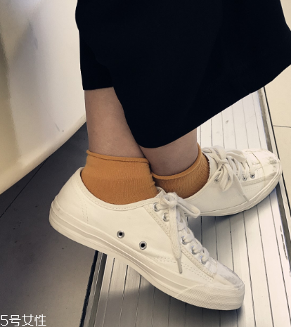 帆布鞋的白邊怎么刷才能白？白邊發(fā)黃這樣洗