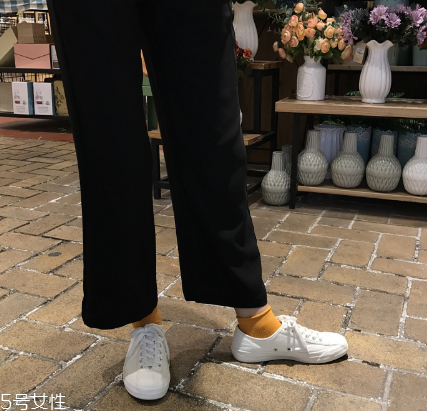 帆布鞋的白邊怎么刷才能白？白邊發(fā)黃這樣洗