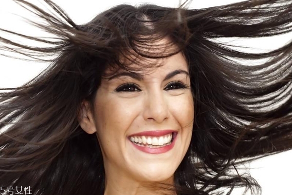 長(zhǎng)期用一種護(hù)發(fā)素好嗎？更換牌子有利頭發(fā)健康