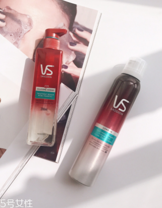 護(hù)發(fā)素沒洗干凈會(huì)怎樣？護(hù)發(fā)素殘留會(huì)導(dǎo)致脫發(fā)嗎？