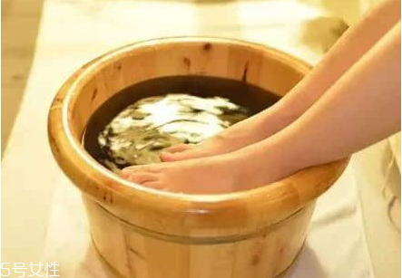 大黃可以泡腳嗎 大黃可以泡腳嗎