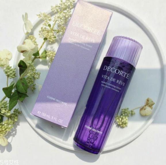 夏天油性皮膚用什么護膚品不油膩 油皮護膚品推薦