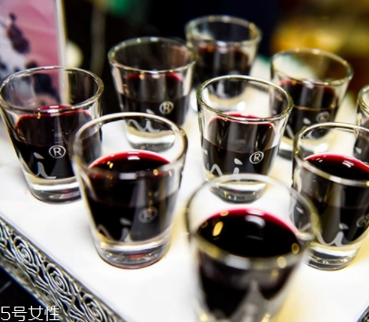 花青素可以美白嗎？女人就應(yīng)該吃點(diǎn)花青素