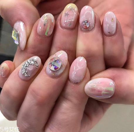 可撕指甲油哪個(gè)牌子好？女神都愛的六款健康指甲油