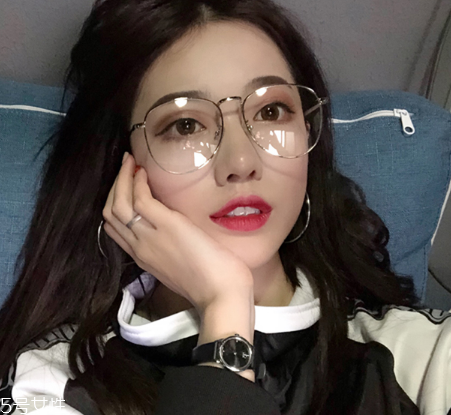 2022年流行什么樣的眼鏡？瞬間改變你的氣質(zhì)