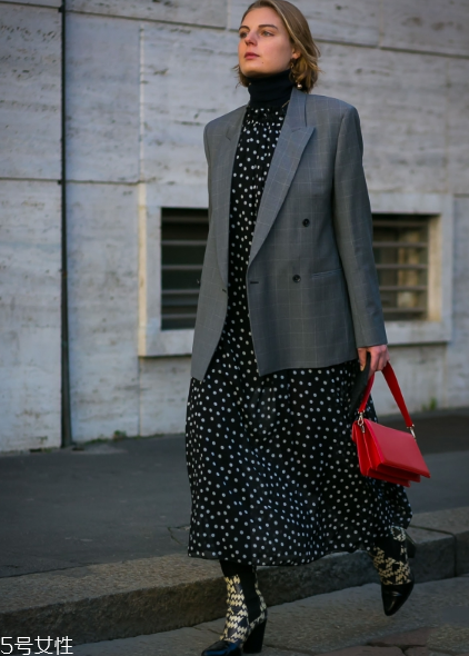 西裝配什么裙子好看？讓你美到挪不開眼