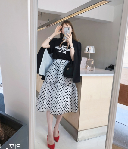 西裝配什么裙子好看？讓你美到挪不開眼