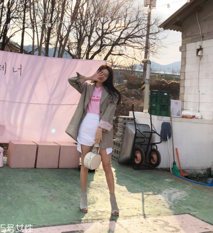 西裝配什么裙子好看？讓你美到挪不開眼