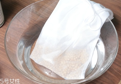 黃豆芽怎么發(fā)最快又好 自發(fā)黃豆芽的方法 黃豆芽怎么發(fā)最快又好 自發(fā)黃豆芽的方法