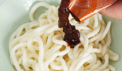 車仔面為什么有點酸？其實不是變質(zhì)了