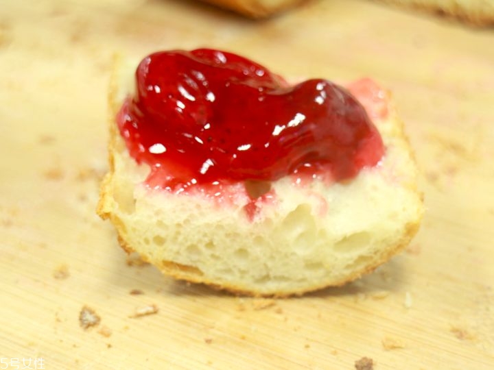 法式長棍面包怎么吃 3種切法2種餡料 法式長棍面包怎么吃 3種切法2種餡料