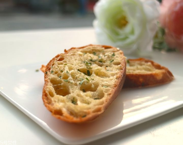 法式長棍面包怎么吃 3種切法2種餡料 法式長棍面包怎么吃 3種切法2種餡料