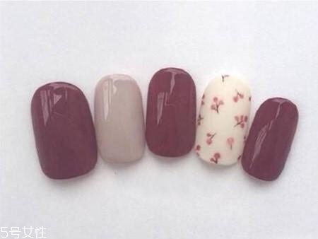 美甲容易掉是因為什么？指甲沒有磨光滑