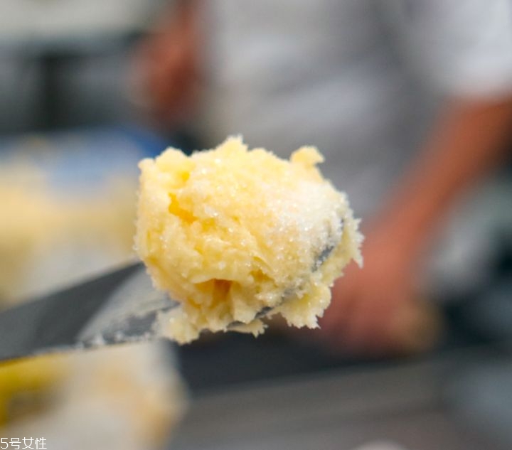 法式長棍面包怎么吃 3種切法2種餡料 法式長棍面包怎么吃 3種切法2種餡料