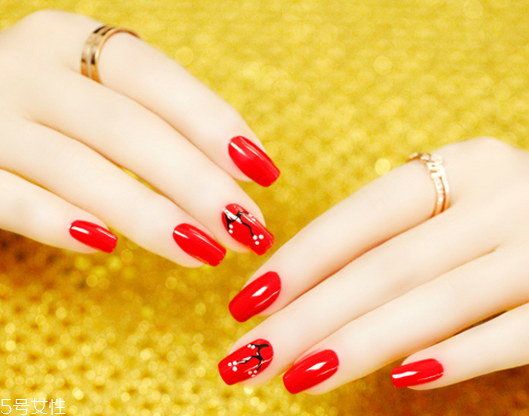 美甲容易掉是因為什么？指甲沒有磨光滑