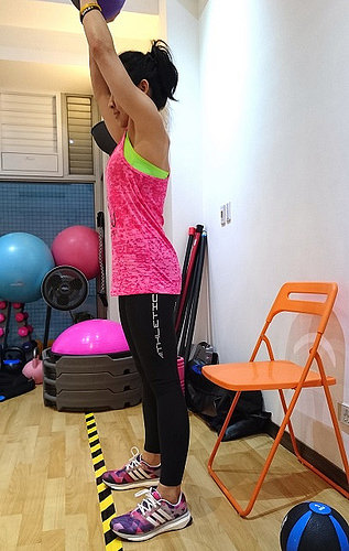 深蹲的標(biāo)準(zhǔn)動(dòng)作 深蹲膝蓋會(huì)痛該怎么辦 深蹲的標(biāo)準(zhǔn)動(dòng)作 深蹲膝蓋會(huì)痛該怎么辦