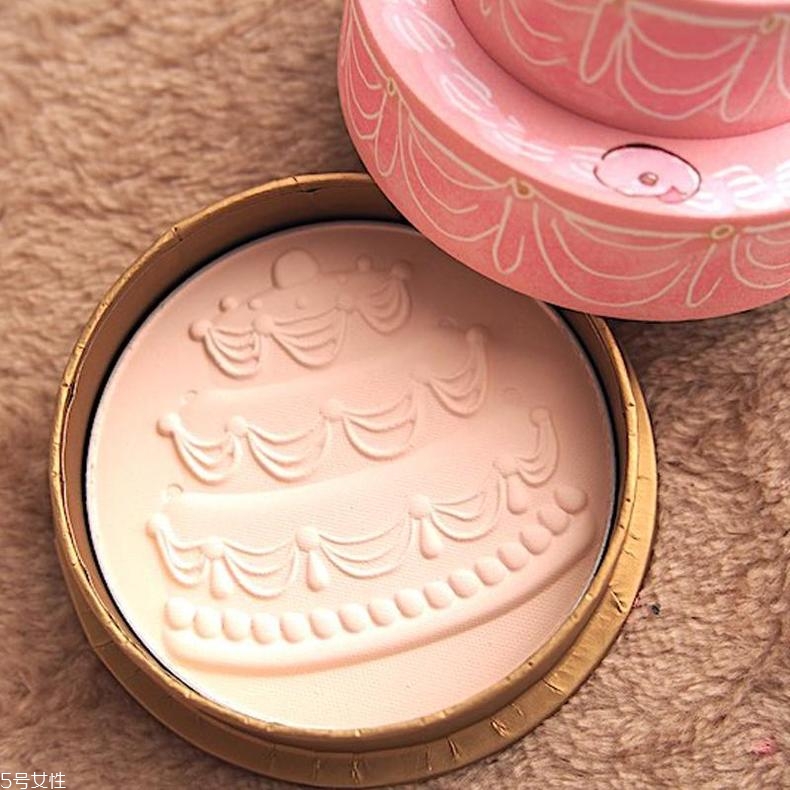 laduree拉杜麗蛋糕蜜粉餅怎么樣？能防曬能控油