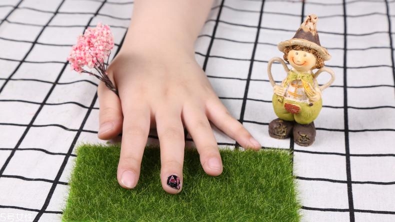 2018溫柔系美甲圖片 連男神都說(shuō)好看的5款溫暖美甲