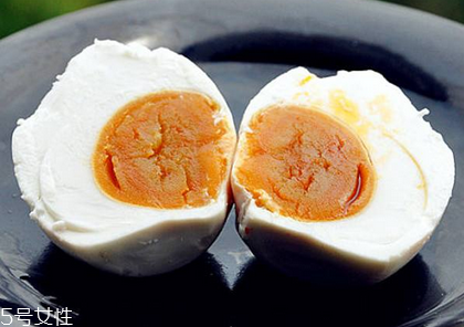 咸鴨蛋是腌制食品嗎？做法是腌制