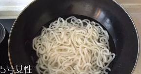 袋裝烏冬面怎么做好吃？地道日式烏冬面做法