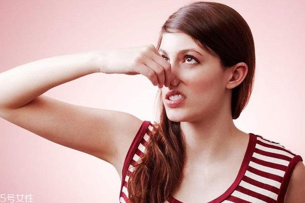 女生體味重是什么原因？越老越重口味