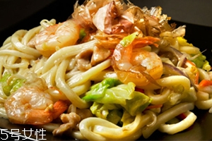 袋裝烏冬面怎么做好吃？地道日式烏冬面做法