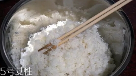 蟹籽壽司是真蟹籽嗎？認真你就輸了