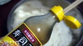 蟹籽壽司是真蟹籽嗎？認真你就輸了