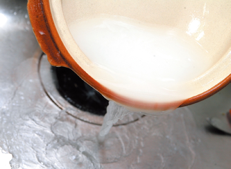 砂鍋怎么用不會(huì)裂 砂鍋的保養(yǎng)方法 砂鍋怎么用不會(huì)裂 砂鍋的保養(yǎng)方法