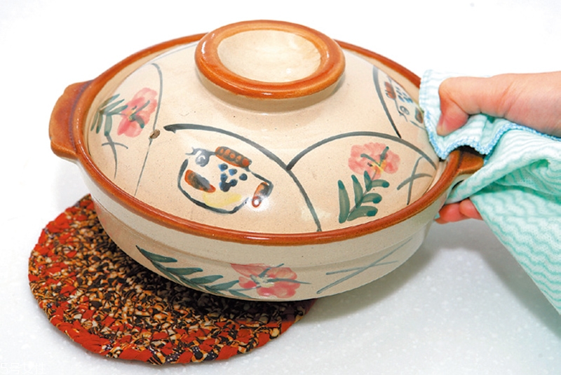 砂鍋怎么用不會(huì)裂 砂鍋的保養(yǎng)方法 砂鍋怎么用不會(huì)裂 砂鍋的保養(yǎng)方法