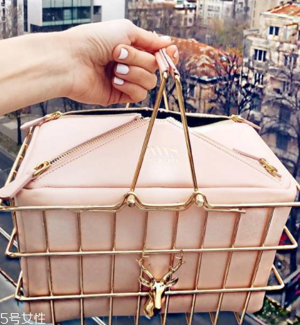 savas是什么牌子？奢華怪趣味手袋