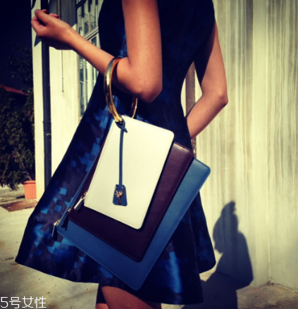 savas包包多少錢？設(shè)計感爆棚的包袋