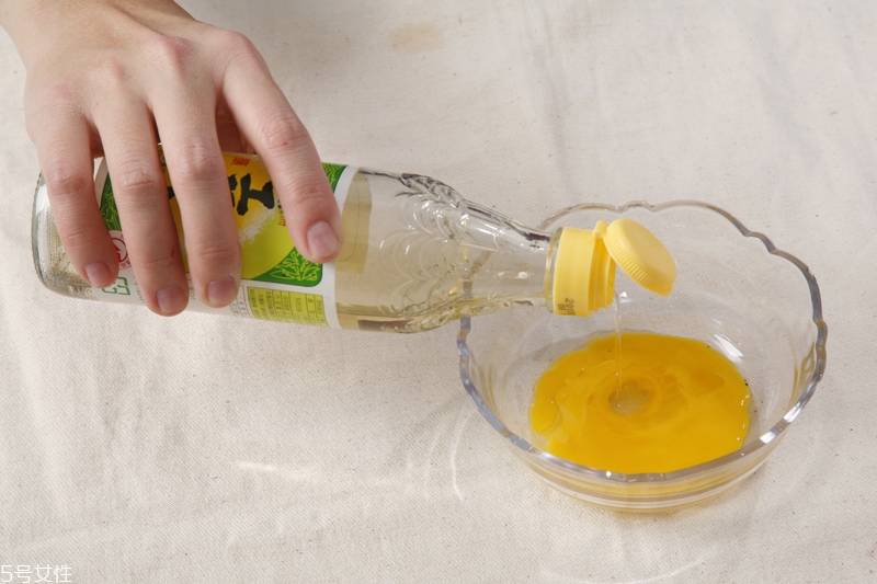 雞蛋護膚方法 怎么用雞蛋護膚 雞蛋護膚方法 怎么用雞蛋護膚