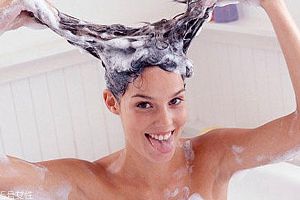 春季頭發(fā)變干枯是怎么回事？枯草發(fā)量拯救指南