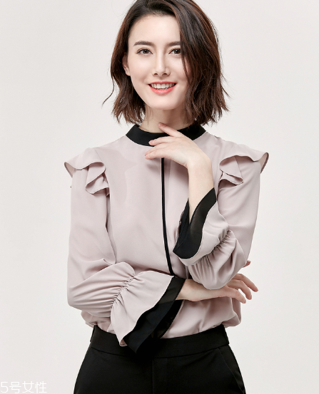 荷葉邊上衣怎么搭配？少女路線必備款