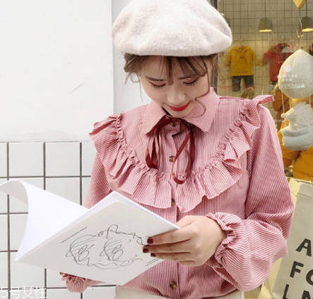 荷葉邊上衣怎么搭配？少女路線必備款