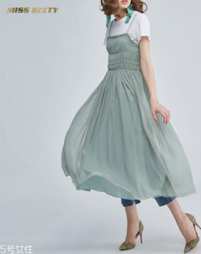 今年流行什么樣的吊帶裙？出街暴擊眼球